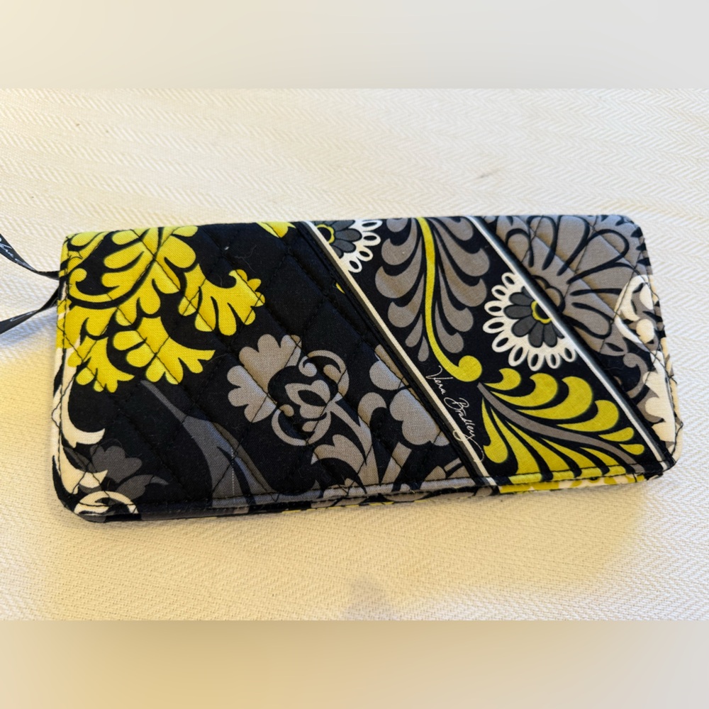 Vera Bradley travel wallet Baroque pattern. NWT